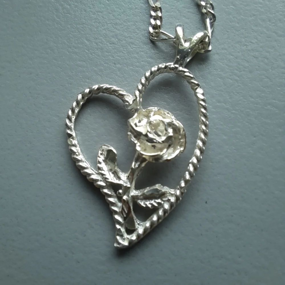 Sterling silver heart and rose pendant with sterling chain - Picture 2 of 9